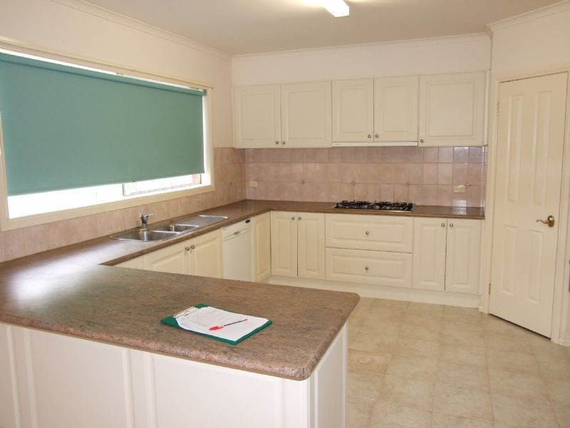 5 Tandragee Close, Wantirna South VIC 3152