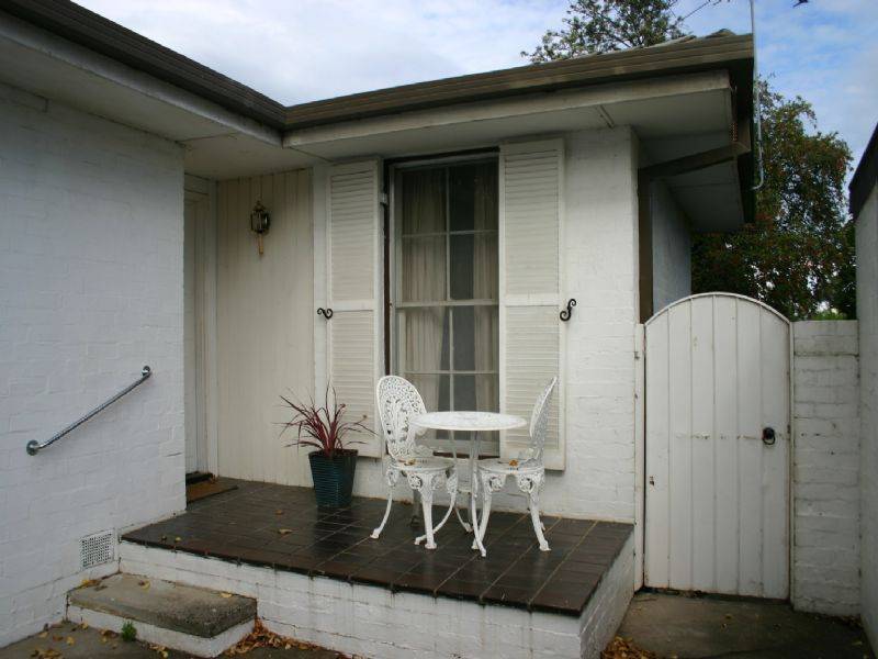 16 Deanswood Close, Wantirna South VIC 3152