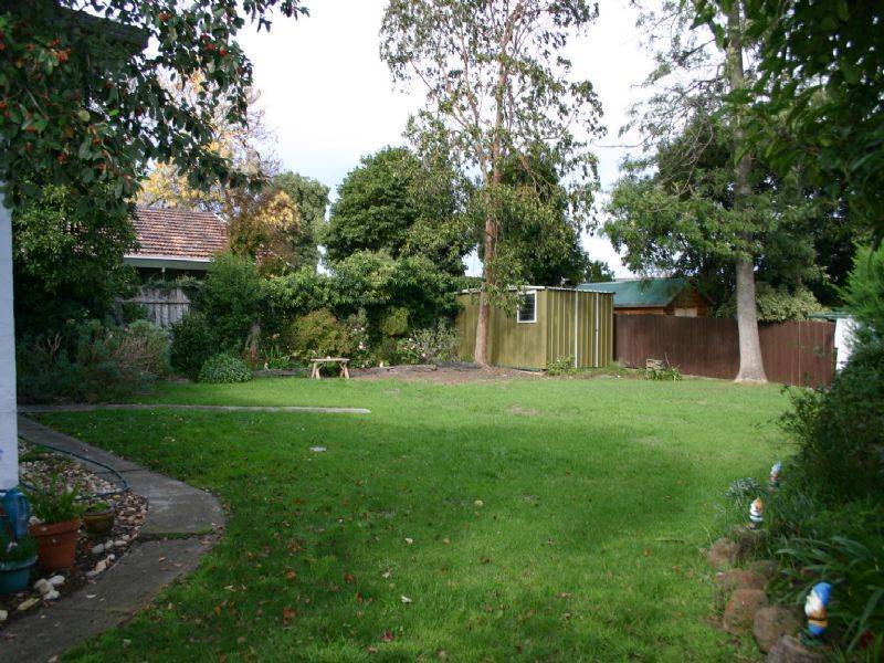 16 Deanswood Close, Wantirna South VIC 3152