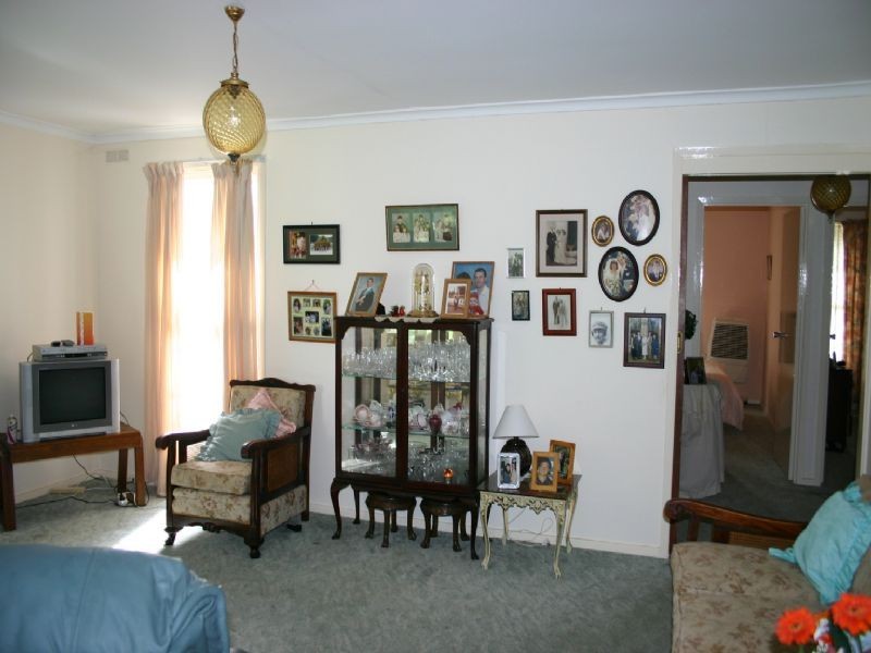 16 Deanswood Close, Wantirna South VIC 3152