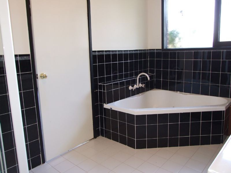 3 Huntingdon Drive, Wantirna South VIC 3152