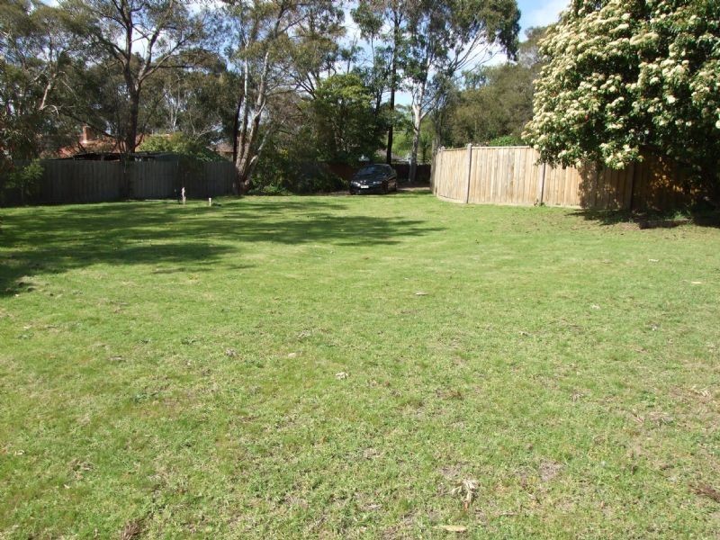 11 Newman Road, Wantirna South VIC 3152