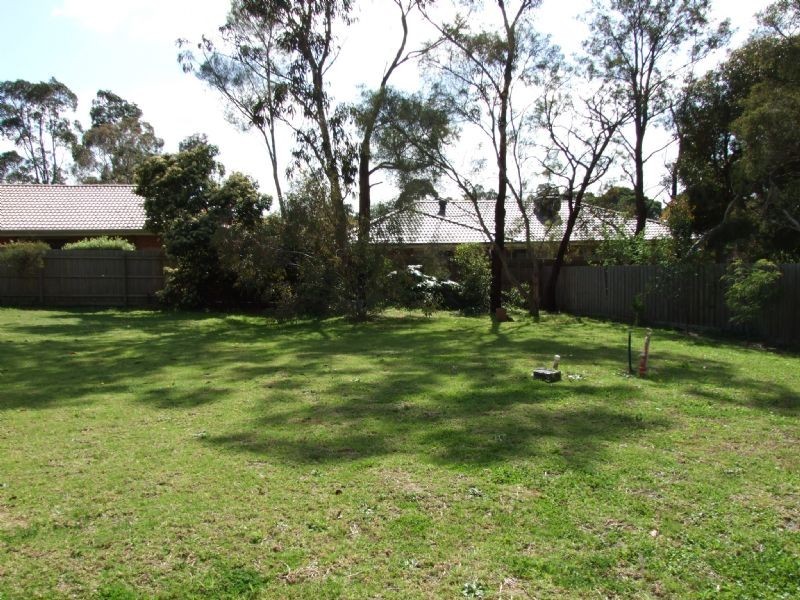 11 Newman Road, Wantirna South VIC 3152