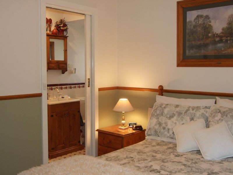 14 Russell Crescent, Boronia VIC 3155