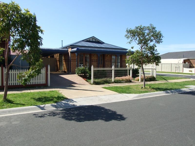 8 Spring Circuit, Pakenham VIC 3810