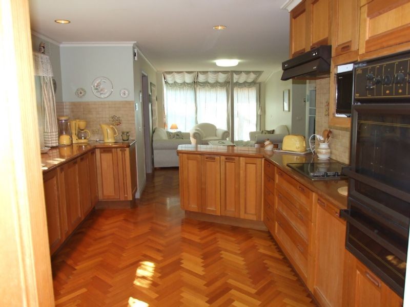 25 Clarke Crescent, Wantirna South VIC 3152