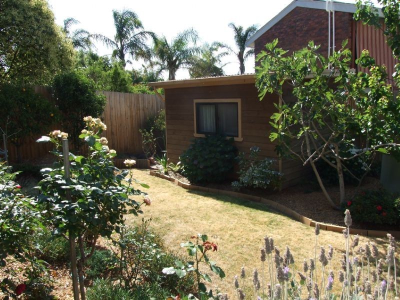 25 Clarke Crescent, Wantirna South VIC 3152