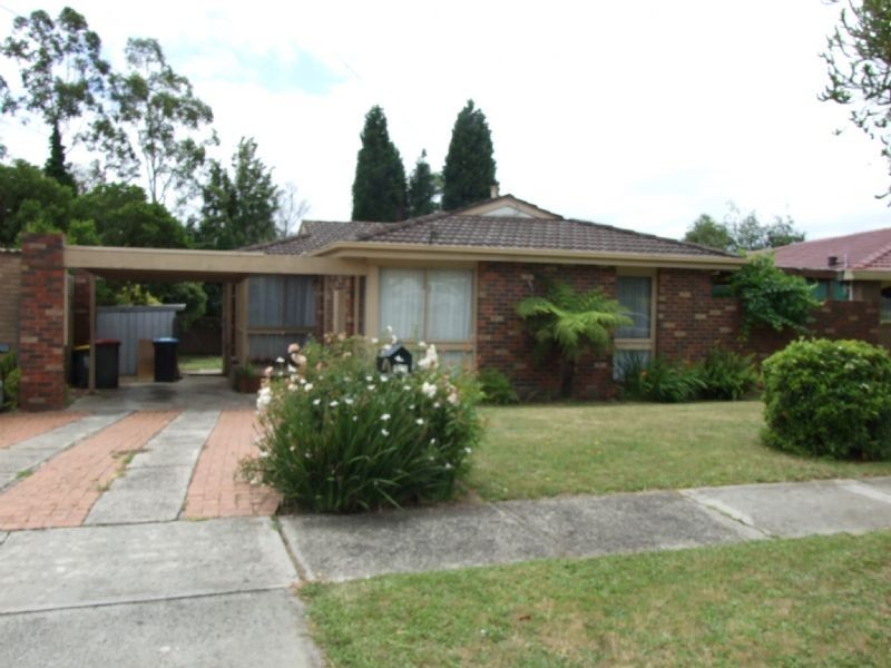 33 Dumfries Way, Wantirna VIC 3152
