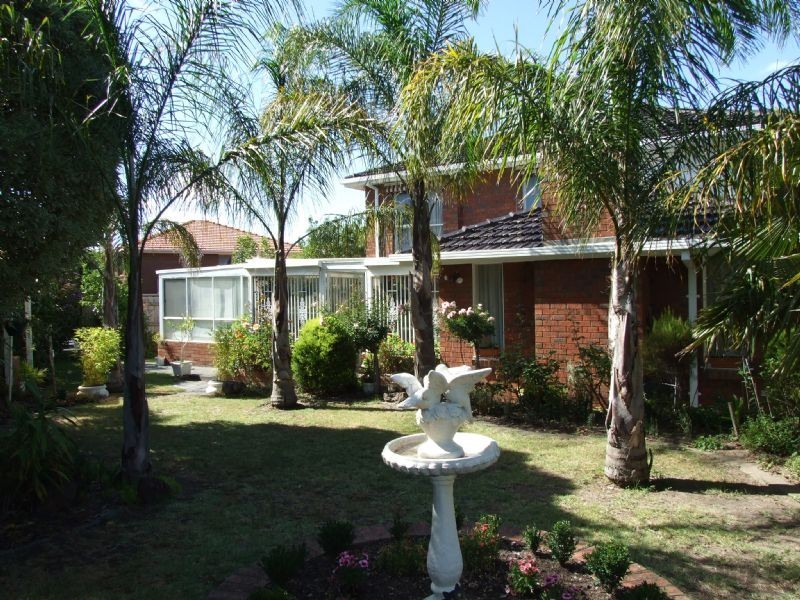 8 Danielle Court, Wantirna VIC 3152