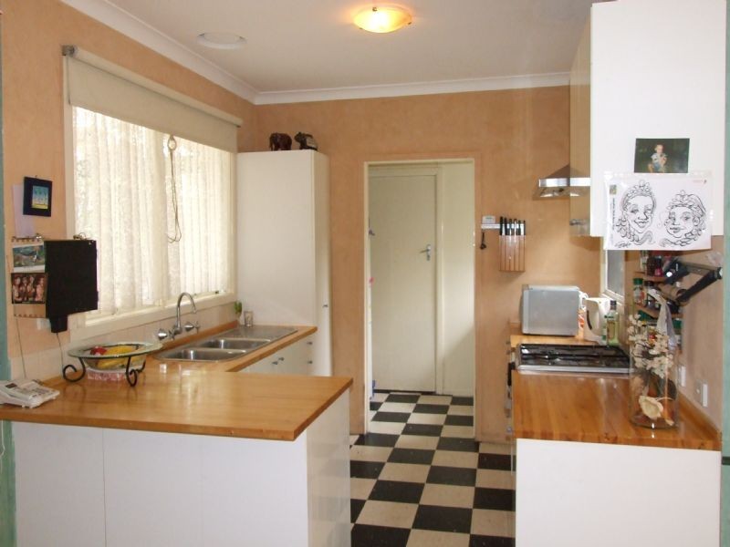 18 Philip Road, Knoxfield VIC 3180