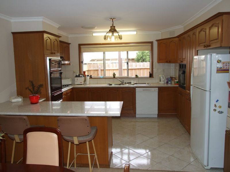 24 Witken Avenue, Wantirna South VIC 3152