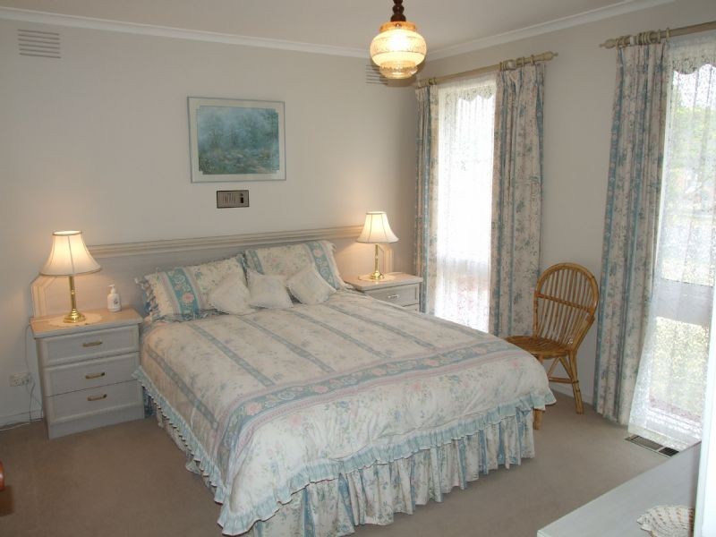 24 Witken Avenue, Wantirna South VIC 3152