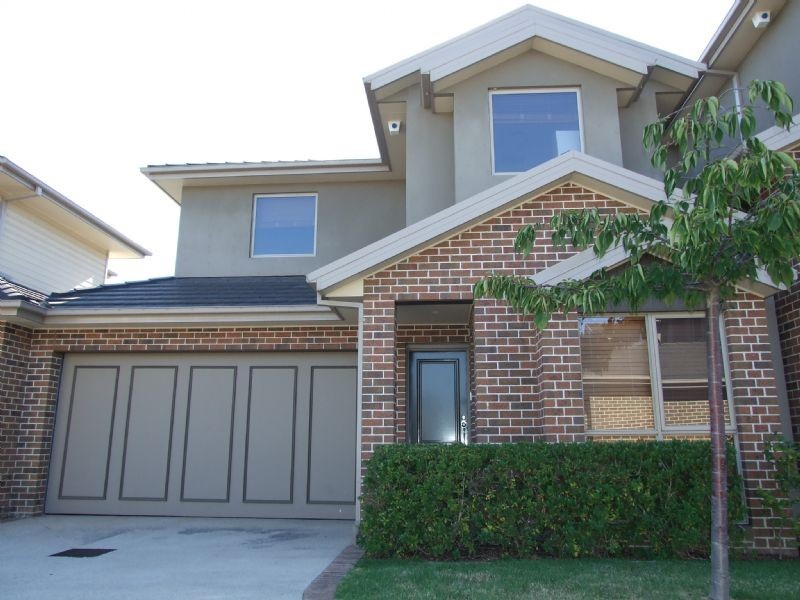 11 Kingswood Rise, Box Hill VIC 3128