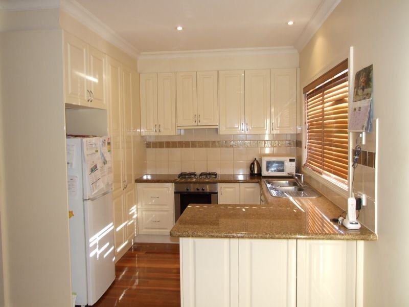 11 Kingswood Rise, Box Hill VIC 3128