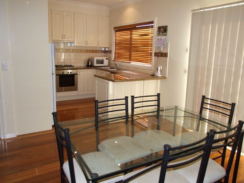 11 Kingswood Rise, Box Hill VIC 3128