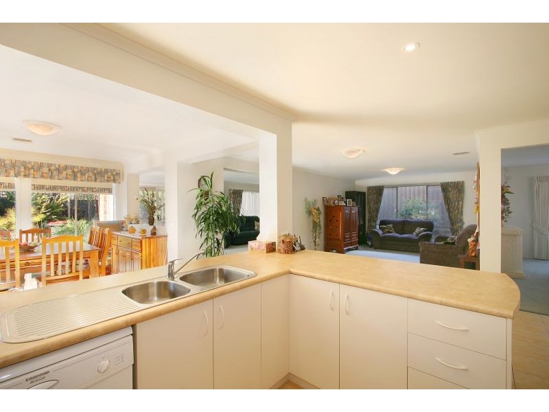 4 Sarah Court, Wantirna South VIC 3152