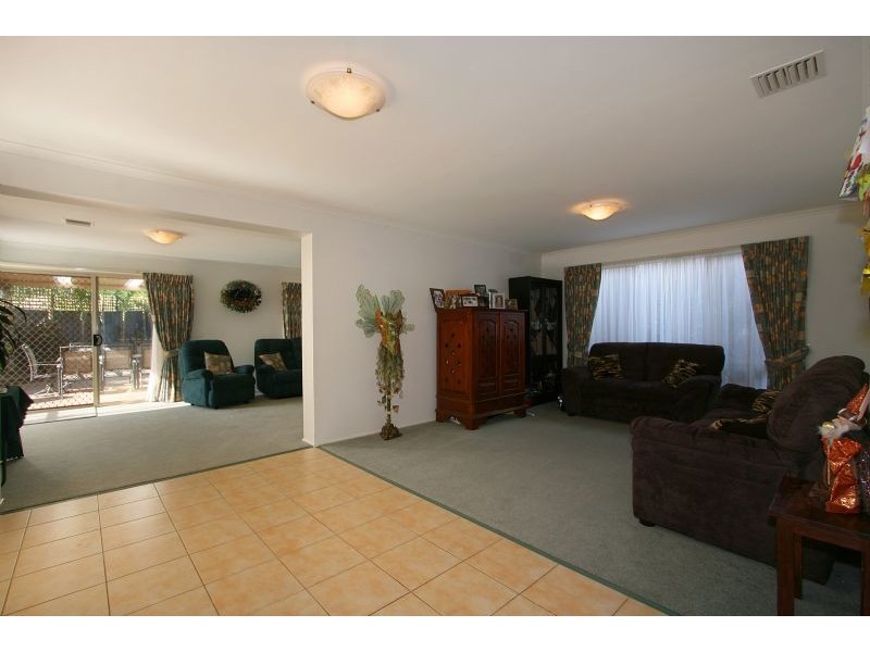 4 Sarah Court, Wantirna South VIC 3152