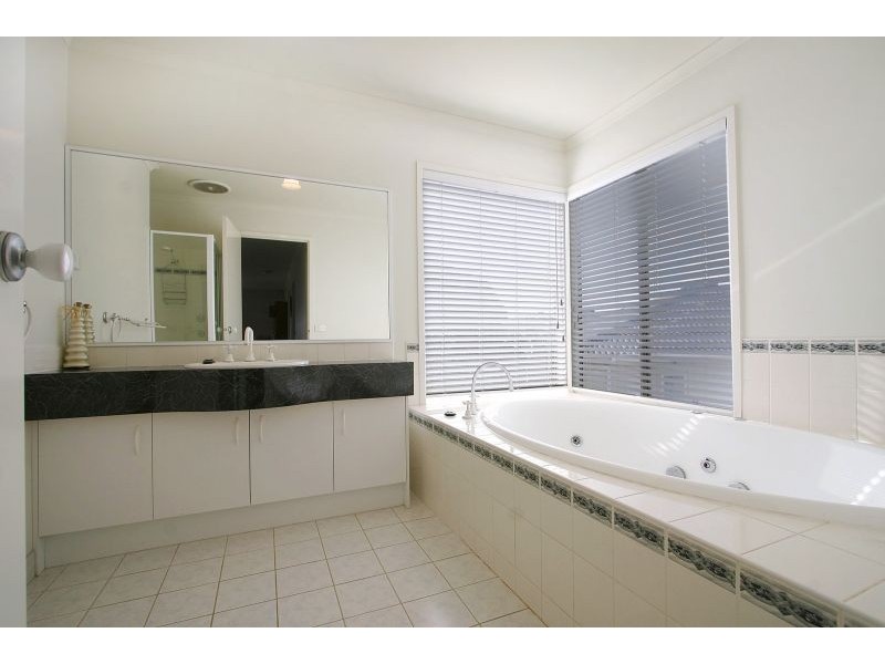 4 Sarah Court, Wantirna South VIC 3152