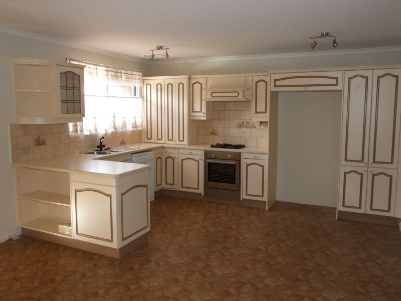 4 St James Court, Wantirna South VIC 3152