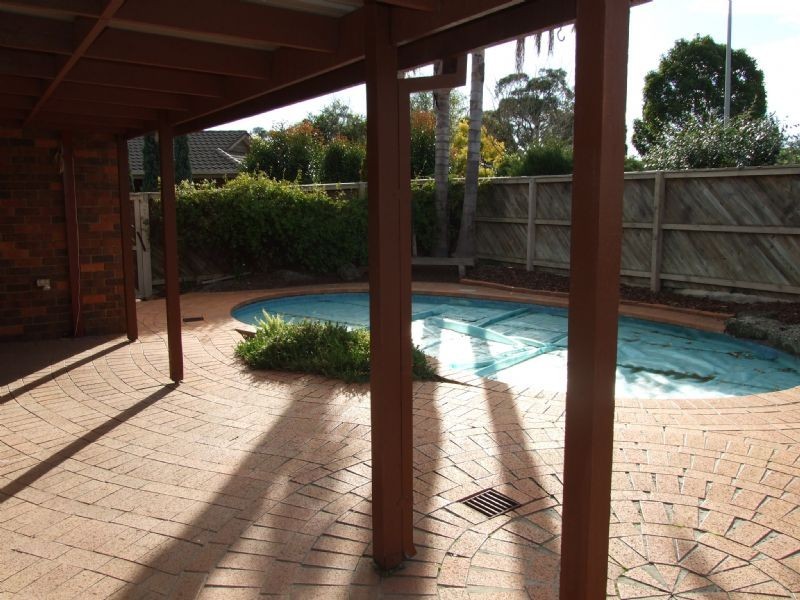 4 St James Court, Wantirna South VIC 3152