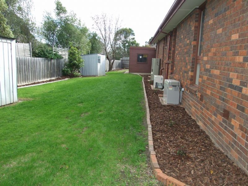 4 St James Court, Wantirna South VIC 3152