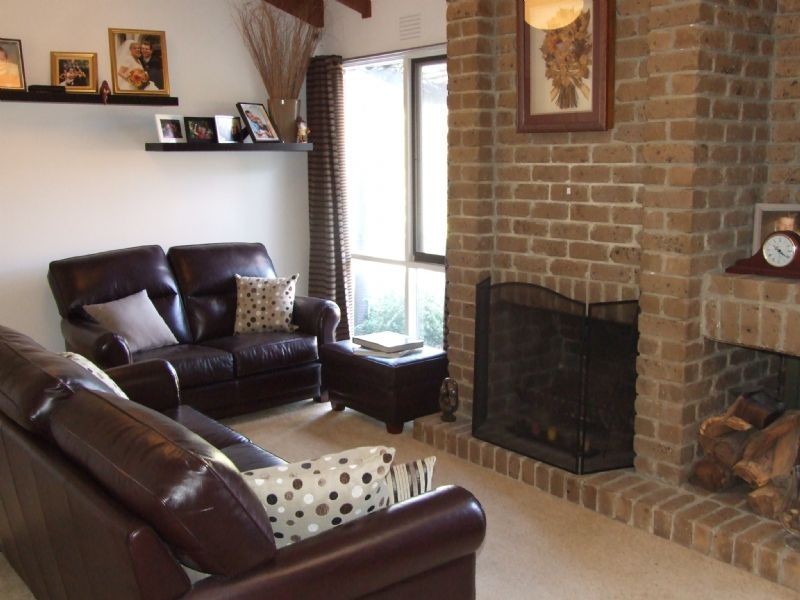 8 Merivale Drive, Wantirna VIC 3152