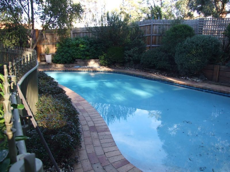 8 Merivale Drive, Wantirna VIC 3152