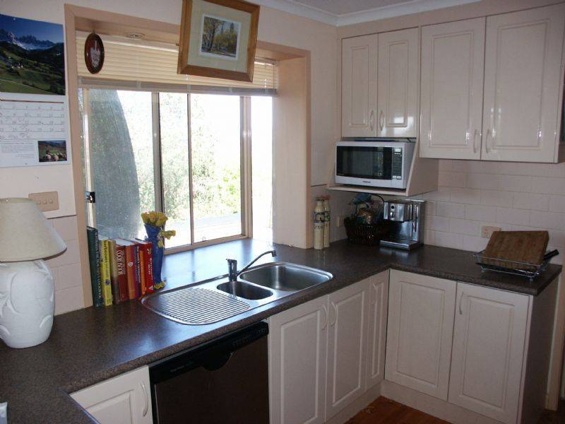 287 Highview Crescent, Lavington NSW 2641