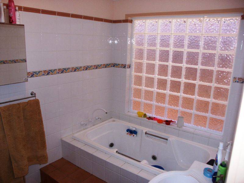 287 Highview Crescent, Lavington NSW 2641