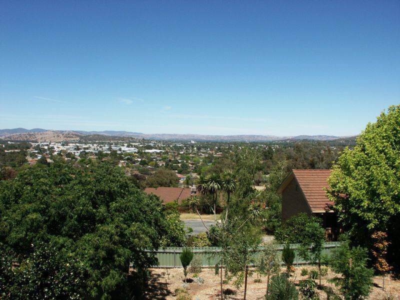 287 Highview Crescent, Lavington NSW 2641