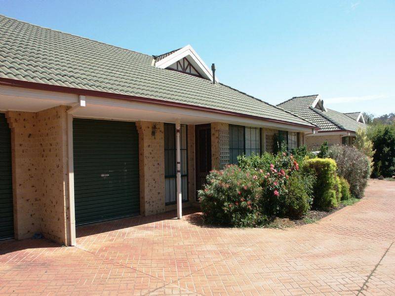 2/14 Tristan Court, Lavington NSW 2641