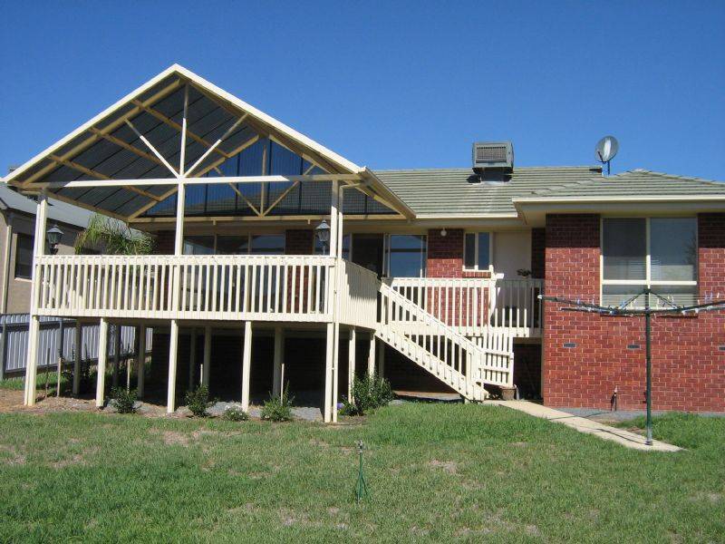 18 Orchard Way, Lavington NSW 2641