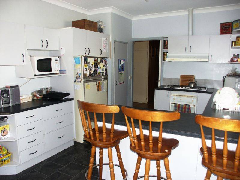 285 Vickers Road, Lavington NSW 2641