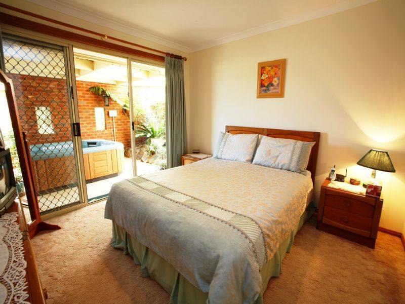 4 Elizabeth Crescent, Bellbridge VIC 3691