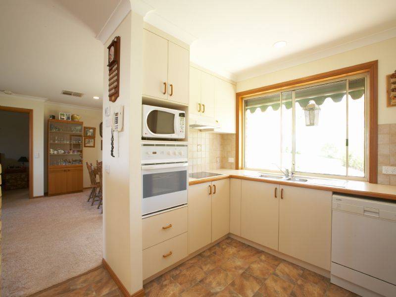 4 Elizabeth Crescent, Bellbridge VIC 3691