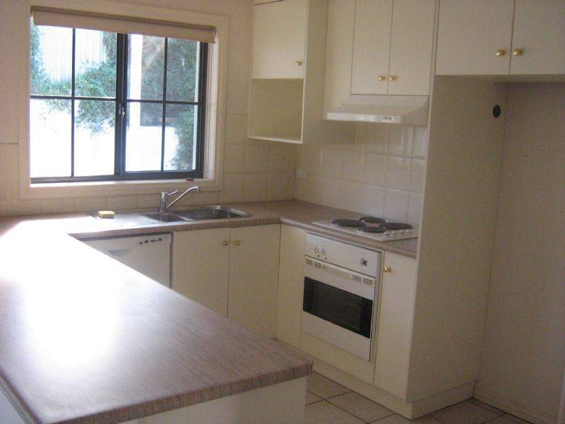 2/4 Campbell Court, Albury NSW 2640