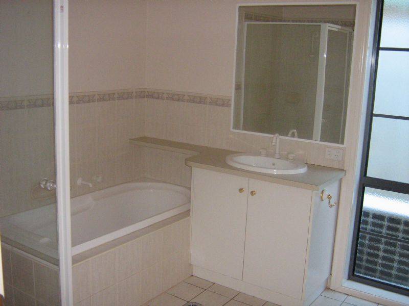 2/4 Campbell Court, Albury NSW 2640