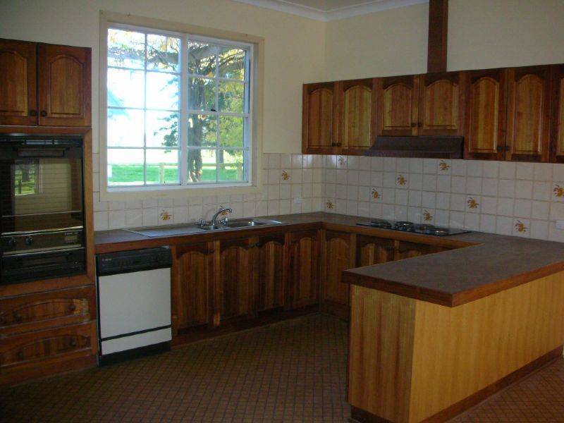 * ‘Dunollie’ Riverina Hwy , Albury NSW 2640