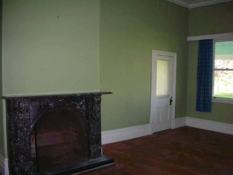 * ‘Dunollie’ Riverina Hwy , Albury NSW 2640