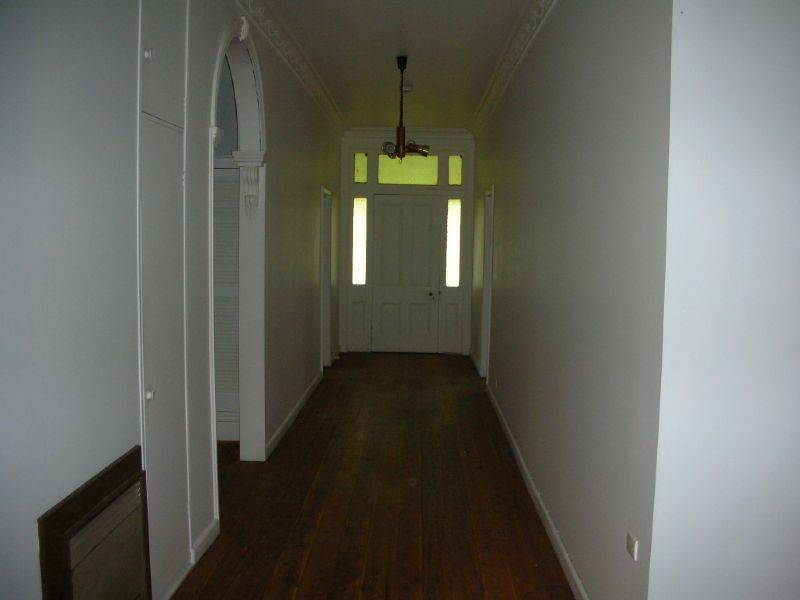 * ‘Dunollie’ Riverina Hwy , Albury NSW 2640