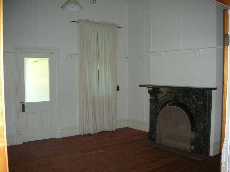 * ‘Dunollie’ Riverina Hwy , Albury NSW 2640