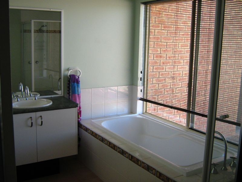 16 Iron Bark Road , Thurgoona NSW 2640