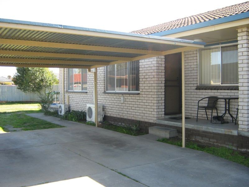 2/421 Griffith Road, Lavington NSW 2641