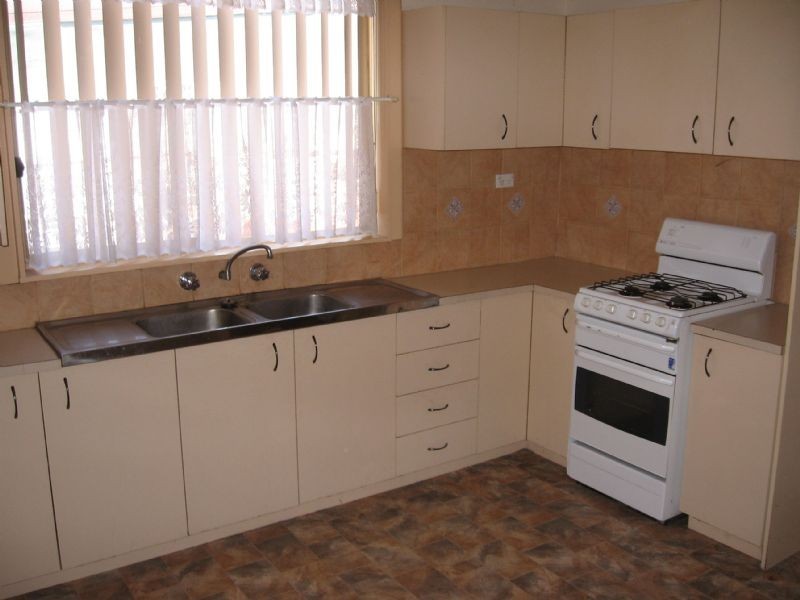 533 Hague Street, Lavington NSW 2641