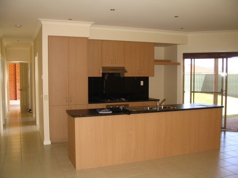 3 Layton Lane, East Albury NSW 2640