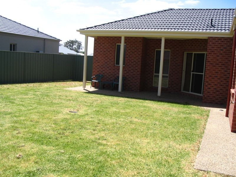 3 Layton Lane, East Albury NSW 2640