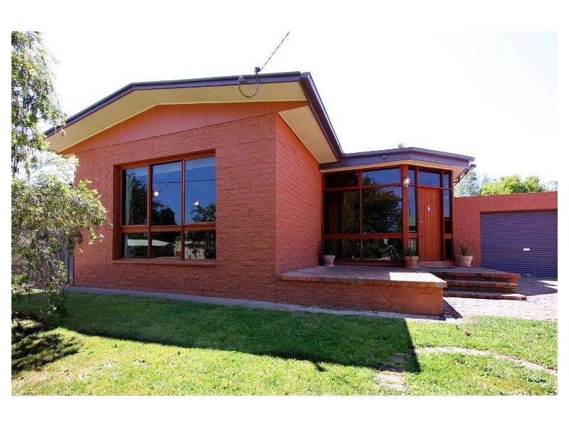 566 Roach Street, Lavington NSW 2641