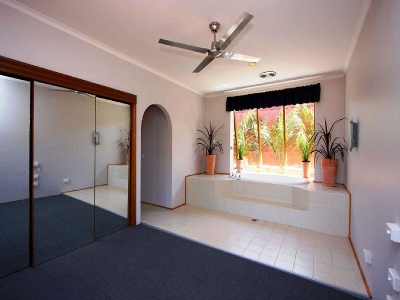 566 Roach Street, Lavington NSW 2641