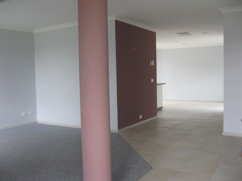 33 Dunne Crescent, Thurgoona NSW 2640