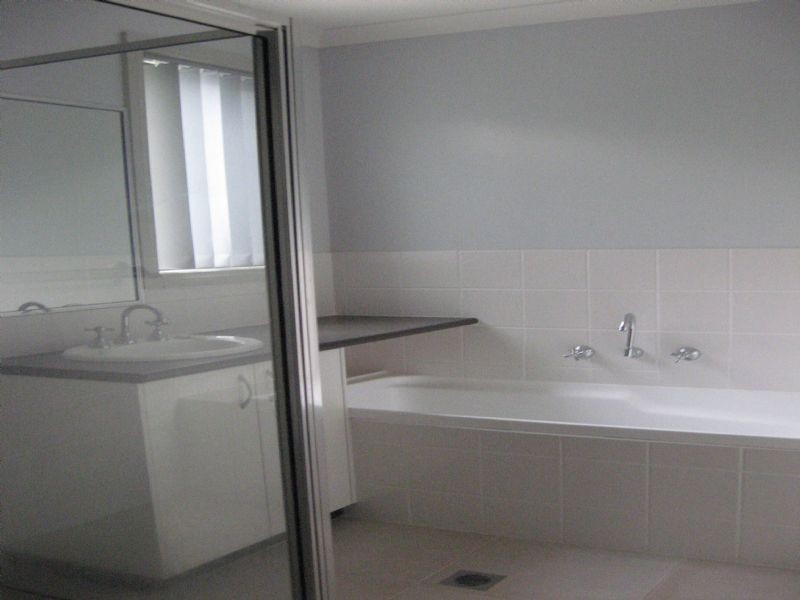 33 Dunne Crescent, Thurgoona NSW 2640